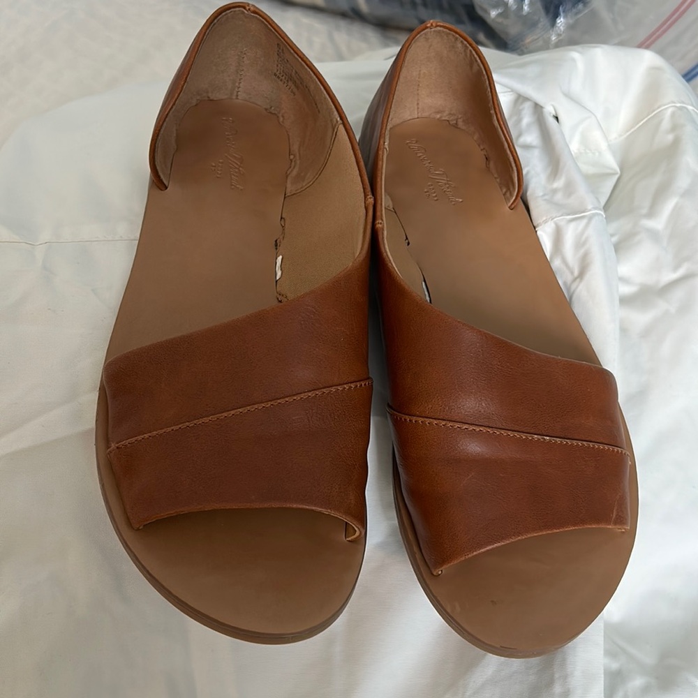 Universal Thread Slip On Shoe